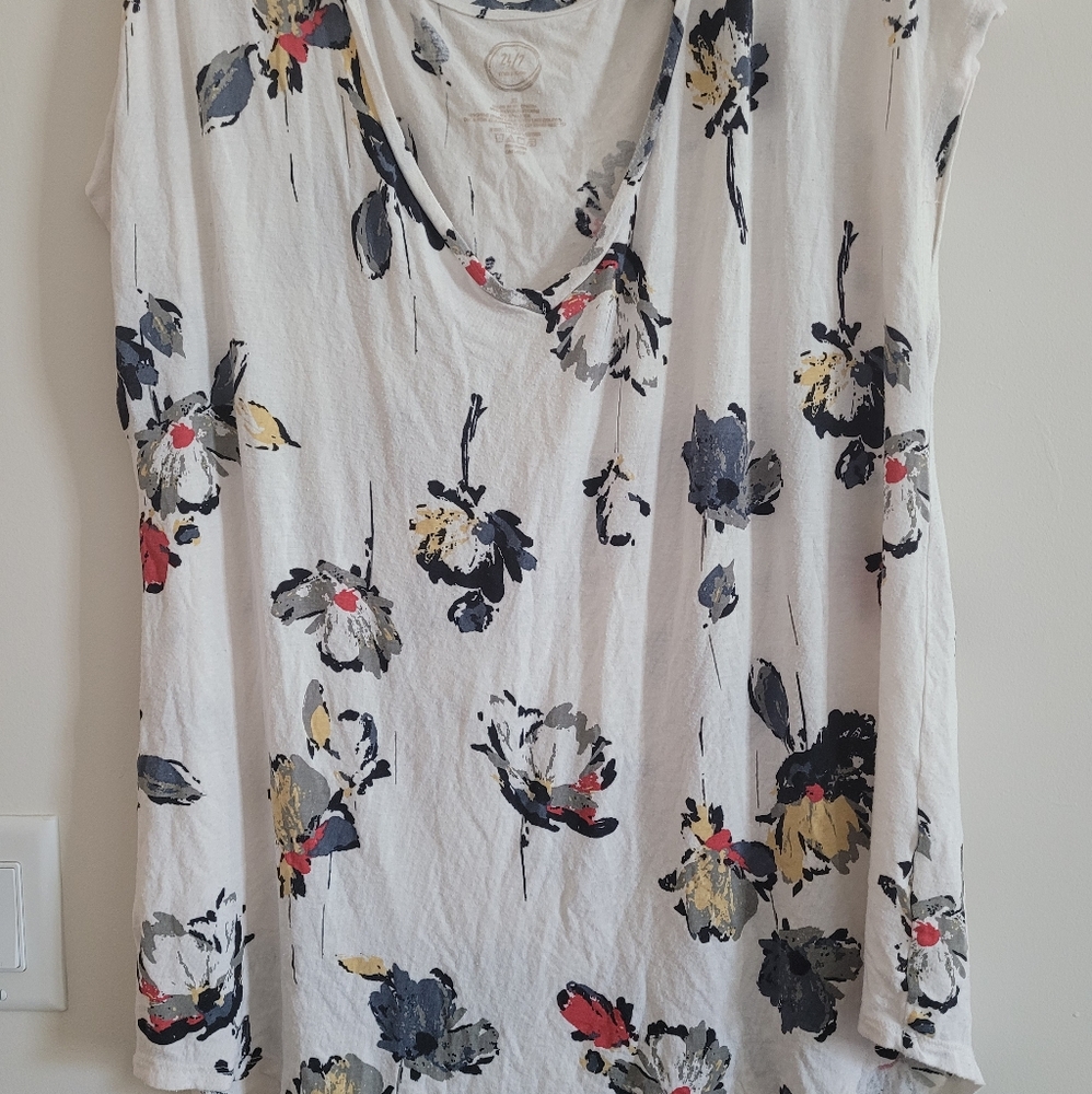 Water color flower tee